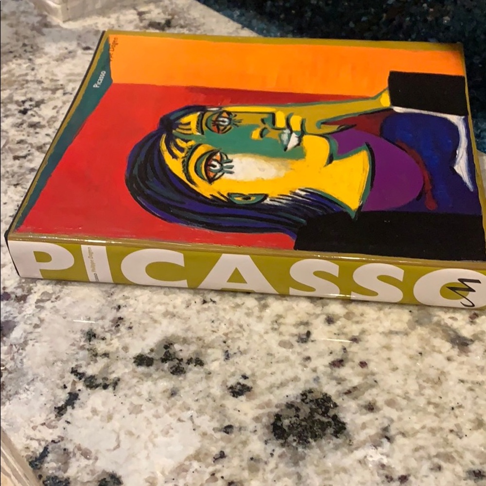 Picasso table book - Picture 2 of 2